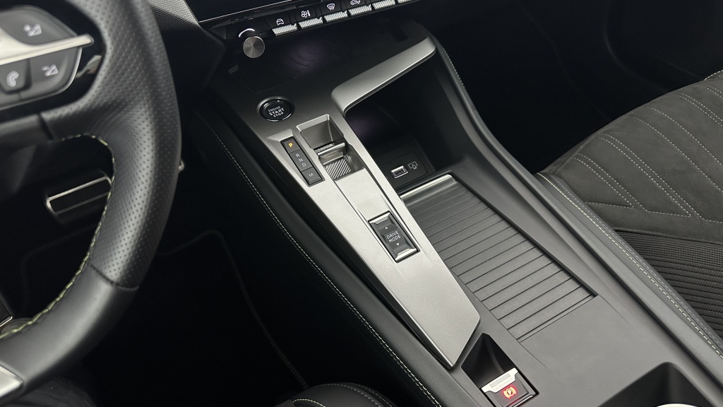 PEUGEOT 408 1.2 Hybrid 136ch e-DCS6 GT - ref: 8-GLI00008455 - Photo 15