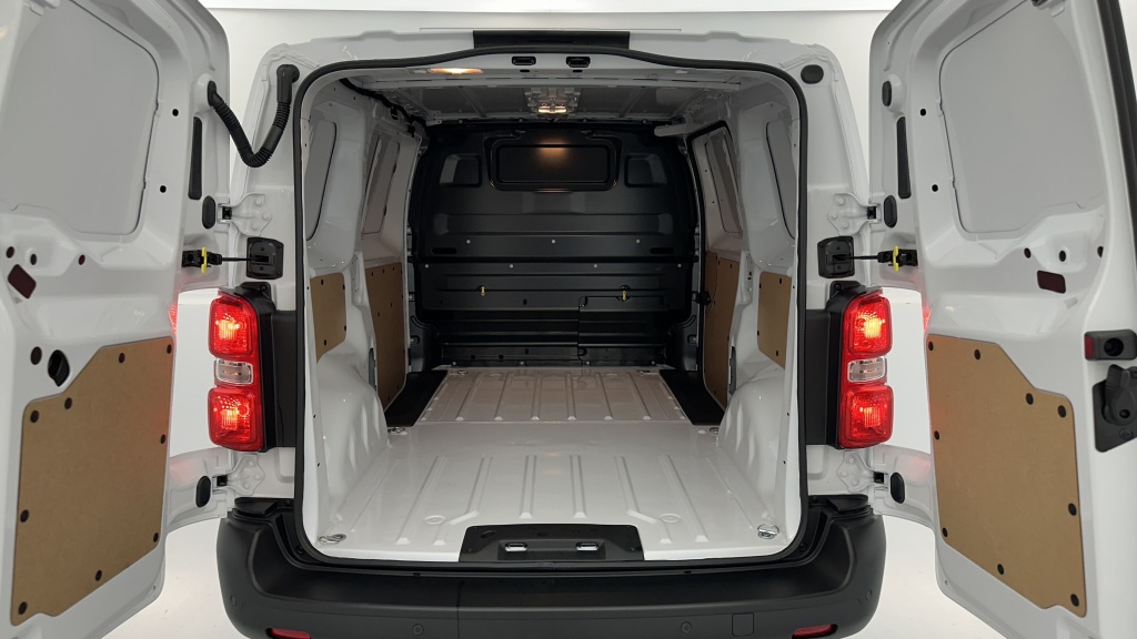 PEUGEOT Expert III M 2.0 BlueHDi 145ch EAT8 - ref: 8-GLI00008461 - Photo 9