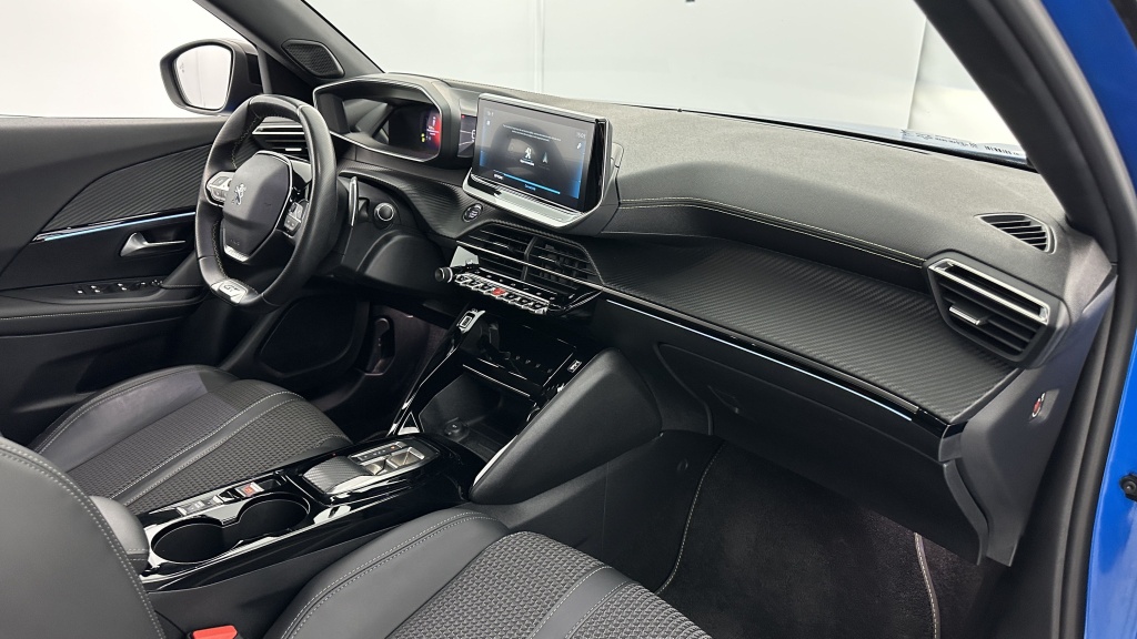 PEUGEOT 2008 II 1.2 PureTech 130ch GT EAT8 - ref: 8-GLI00008727 - Photo 8