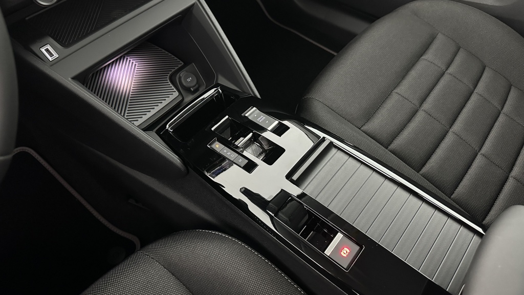 CITROEN C4 1.2 Hybride 145ch Collection e-DCS6 - ref: 8-GLI00009051 - Photo 15