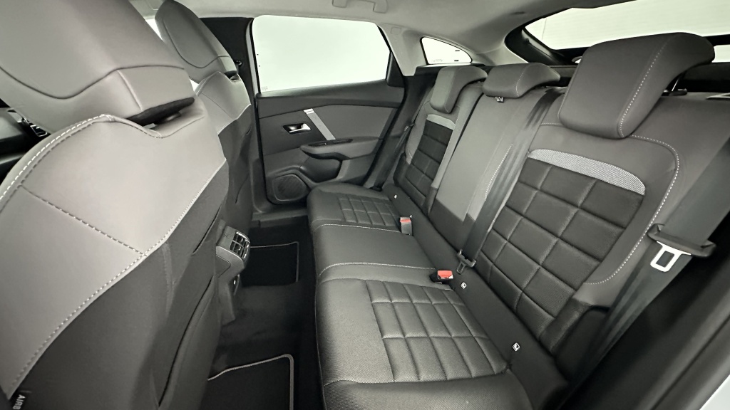 CITROEN C4 1.2 Hybride 145ch Collection e-DCS6 - ref: 8-GLI00009051 - Photo 9