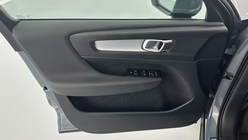 VOLVO XC40 T5 Recharge 262H (180+82) Business DCT7 - ref: 8-GLI00009457 - Photo 13