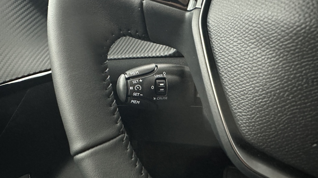 PEUGEOT 208 1.2 Hybrid 110ch Allure e-DCS6 - ref: 8-GLI00009510 - Photo 19