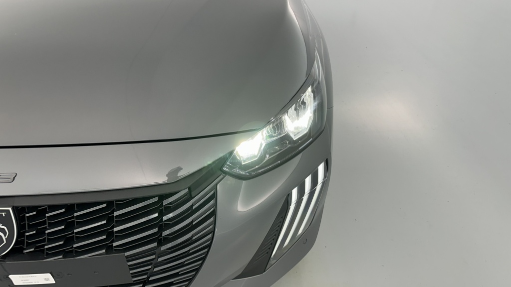 PEUGEOT 208 1.2 Hybrid 110ch Allure e-DCS6 - ref: 8-GLI00009519 - Photo 20