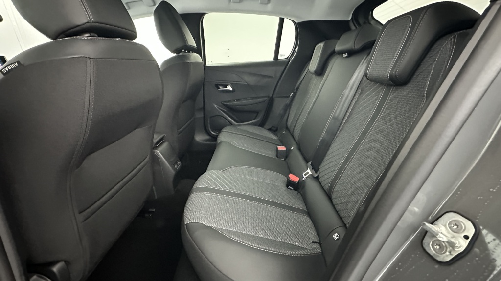 PEUGEOT 208 1.2 Hybrid 110ch Allure e-DCS6 - ref: 8-GLI00009519 - Photo 9
