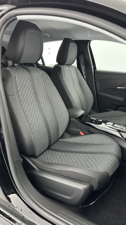 PEUGEOT 208 1.2 Hybrid 110ch Allure e-DCS6 - ref: 8-GLI00009591 - Photo 17