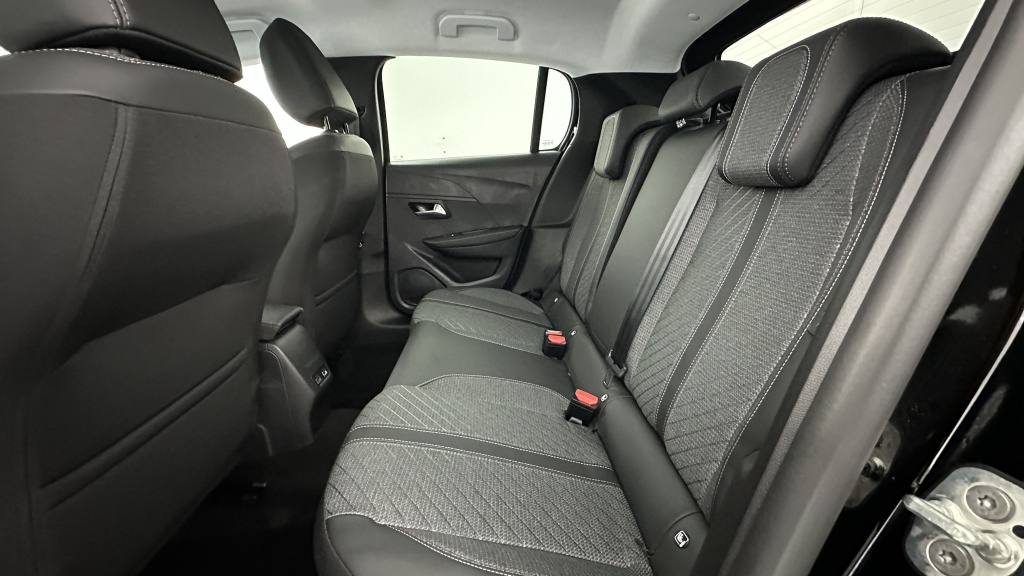 PEUGEOT 208 1.2 Hybrid 110ch Allure e-DCS6 - ref: 8-GLI00009591 - Photo 9