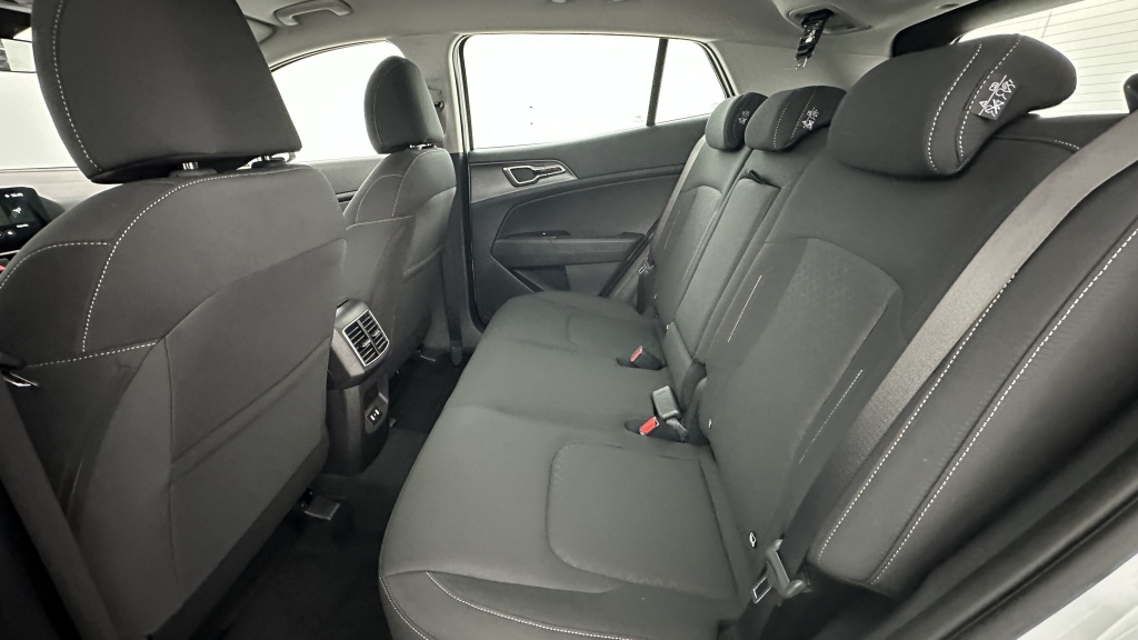 KIA Sportage V 1.6 T-GDi 239ch HEV Motion BVA6 - ref: 8-GLI00009773 - Photo 9