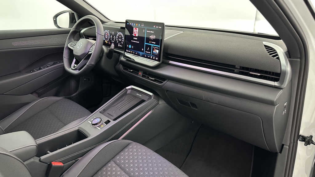 VOLKSWAGEN T-Roc 1.5 eTSI EVO2 Hybrid 150ch R-Line DSG7 - ref: 8-GLI00010005 - Photo 8