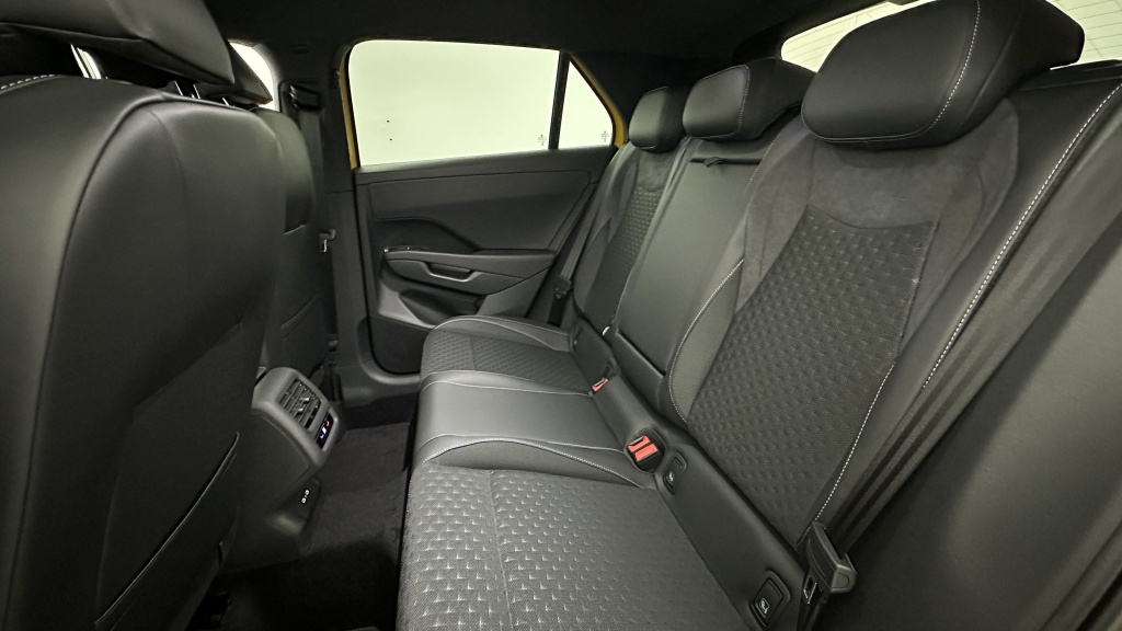 VOLKSWAGEN T-Roc 1.5 eTSI EVO2 Hybrid 150ch R-Line DSG7 - ref: 8-GLI00010008 - Photo 9