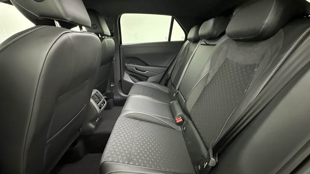 VOLKSWAGEN T-Roc 1.5 eTSI EVO2 Hybrid 150ch R-Line DSG7 - ref: 8-GLI00010012 - Photo 9