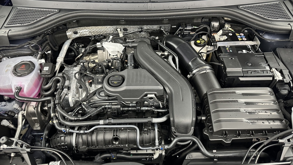 VOLKSWAGEN T-Roc 1.5 eTSI EVO2 Hybrid 150ch R-Line DSG7 - ref: 8-GLI00010018 - Photo 11