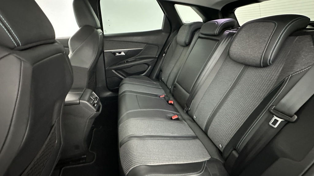 PEUGEOT 3008 II 1.6 Hybrid 225ch Allure Pack e-EAT8 - ref: 8-GLI00010119 - Photo 9