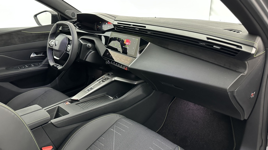 PEUGEOT 308 III(2) 1.2 Hybrid 145ch GT e-DCS6 - ref: 8-GLI00010337 - Photo 8