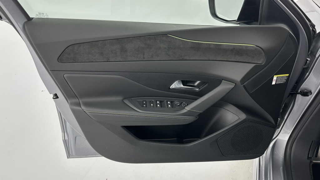 PEUGEOT 308 III(2) 1.2 Hybrid 145ch GT e-DCS6 - ref: 8-GLI00010341 - Photo 13