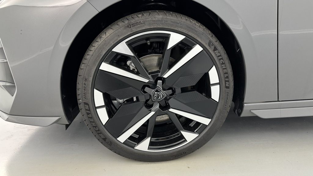 PEUGEOT 308 III(2) 1.2 Hybrid 145ch GT e-DCS6 - ref: 8-GLI00010342 - Photo 12