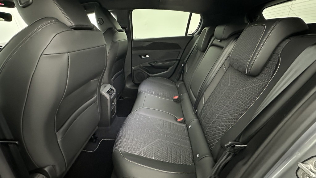 PEUGEOT 308 III(2) 1.2 Hybrid 145ch GT e-DCS6 - ref: 8-GLI00010344 - Photo 9