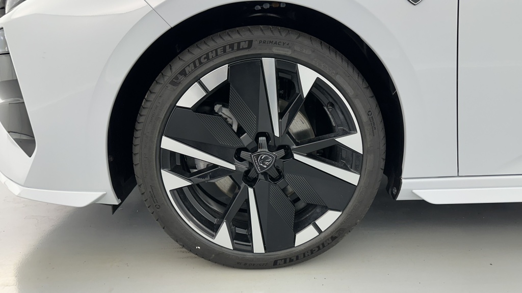 PEUGEOT 308 III(2) 1.2 Hybrid 145ch GT e-DCS6 - ref: 8-GLI00010348 - Photo 12