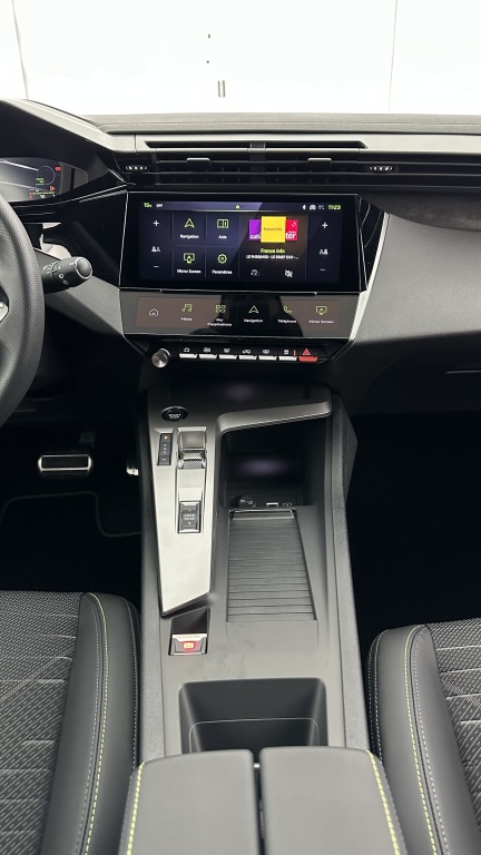 PEUGEOT 308 III(2) 1.2 Hybrid 145ch GT e-DCS6 - ref: 8-GLI00010348 - Photo 16