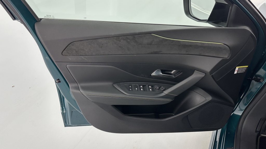 PEUGEOT 308 III(2) 1.2 Hybrid 145ch GT e-DCS6 - ref: 8-GLI00010351 - Photo 13