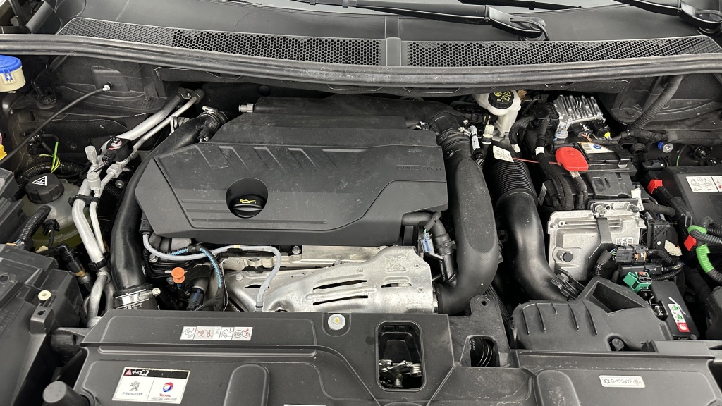 PEUGEOT 3008 II 1.6 Hybrid 225ch Allure Pack e-EAT8 - ref: 8-GLI00010832 - Photo 11