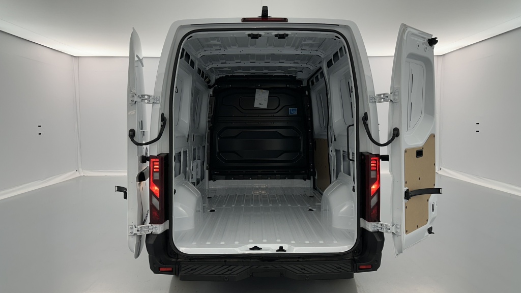 NISSAN Interstar 3T5 L2H2 2.0 dCi 150ch N-Connecta - ref: 8-GLI00011213 - Photo 9