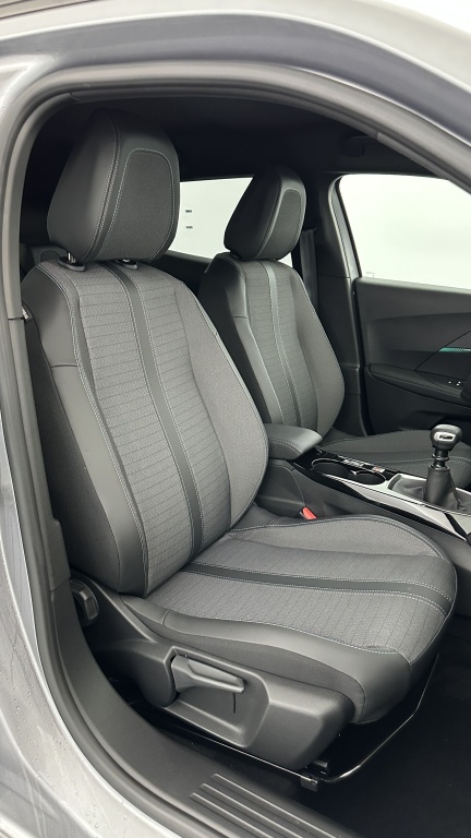 PEUGEOT 2008 1.2 PureTech 130ch Allure Pack - ref: 8-GLI00011670 - Photo 18
