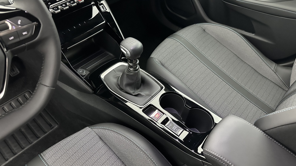 PEUGEOT 2008 1.2 PureTech 130ch Allure Pack - ref: 8-GLI00011672 - Photo 17