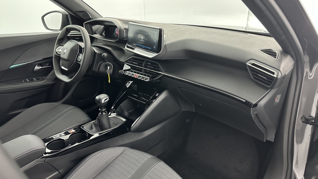 PEUGEOT 2008 1.2 PureTech 130ch Allure Pack - ref: 8-GLI00011673 - Photo 8