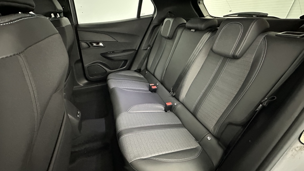 PEUGEOT 2008 1.2 PureTech 130ch Allure Pack - ref: 8-GLI00011676 - Photo 9