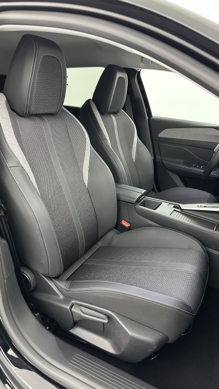 PEUGEOT 308 1.2 Hybrid 136ch Allure e-DCS6 - ref: 8-GLI00011681 - Photo 18