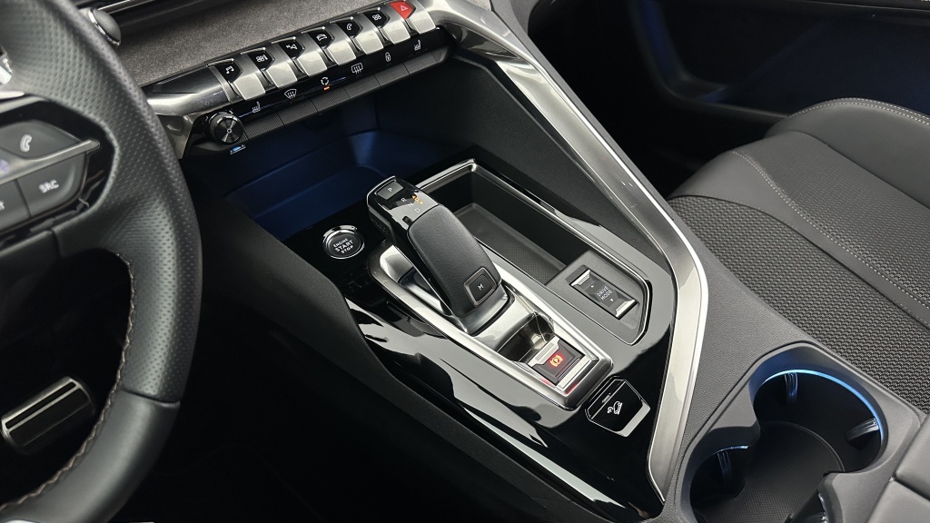 PEUGEOT 3008 III 1.2 PureTech 130ch GT EAT8 - ref: 8-GLI00011712 - Photo 16