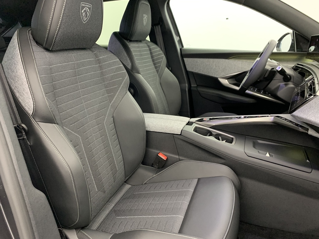 PEUGEOT 3008 Hybrid 145 e-DCS6 GT - ref: 8-GLI00012163 - Photo 9