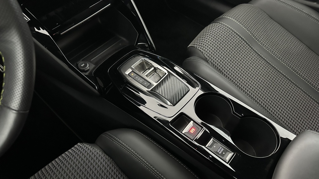 PEUGEOT 208 II 1.2 PureTech 100ch GT EAT8 - ref: 8-GLI00012363 - Photo 16