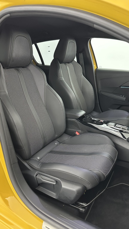 PEUGEOT 208 II 1.2 PureTech 100ch GT EAT8 - ref: 8-GLI00012363 - Photo 17