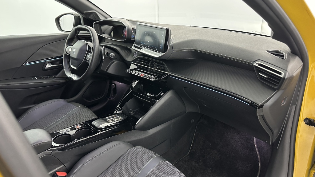 PEUGEOT 208 II 1.2 PureTech 100ch GT EAT8 - ref: 8-GLI00012363 - Photo 8