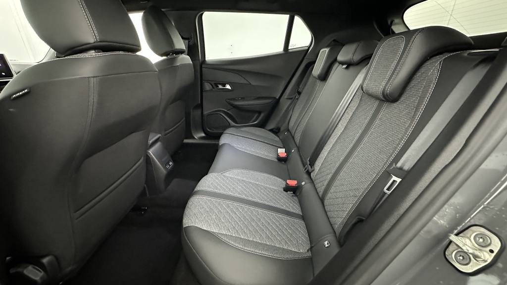 PEUGEOT 2008 1.2 PureTech 100ch Allure - ref: 8-GLI00012400 - Photo 9