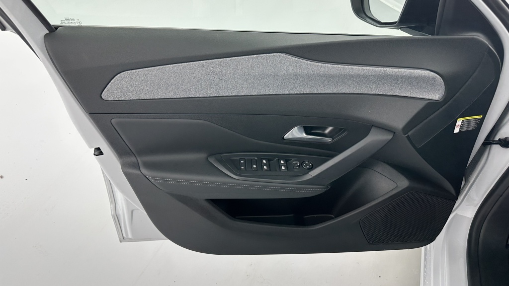 PEUGEOT 308 1.2 Hybrid 136ch Allure e-DCS6 - ref: 8-GLI00012401 - Photo 13