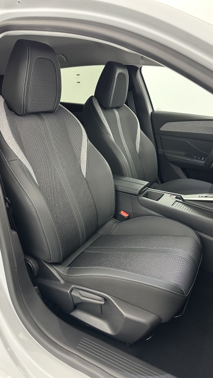 PEUGEOT 308 1.2 Hybrid 136ch Allure e-DCS6 - ref: 8-GLI00012401 - Photo 18