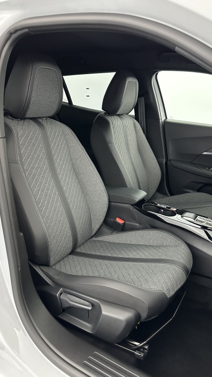 PEUGEOT 2008 II 1.2 Hybrid 145ch Allure e-DCS6 - ref: 8-GLI00012403 - Photo 14