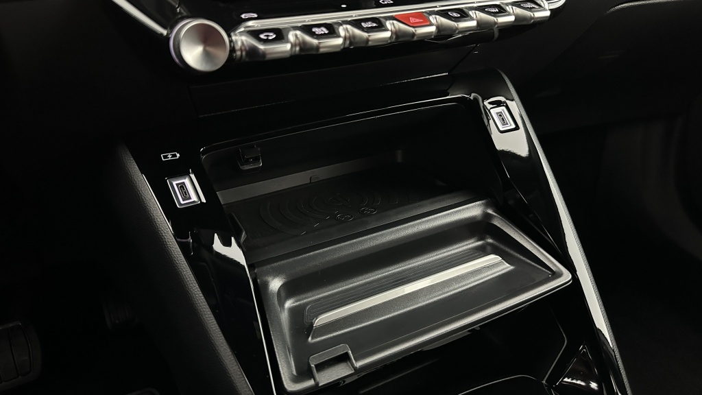 PEUGEOT 2008 II 1.2 Hybrid 145ch Allure e-DCS6 - ref: 8-GLI00012403 - Photo 19