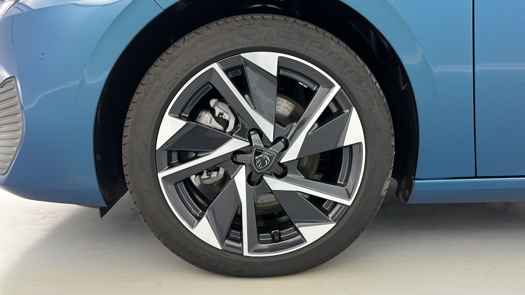 PEUGEOT 308 1.2 Hybrid 145ch Allure e-DCS6 - ref: 8-GLI00012404 - Photo 11