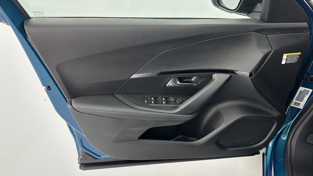 PEUGEOT 2008 II 1.2 Hybrid 145ch Allure e-DCS6 - ref: 8-GLI00012408 - Photo 13