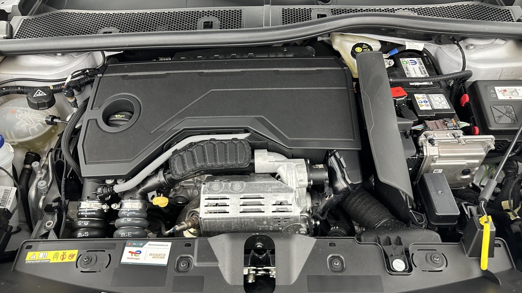 PEUGEOT 2008 II 1.2 Hybrid 136ch Allure e-DCS6 - ref: 8-GLI00012409 - Photo 11