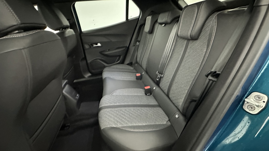 PEUGEOT 2008 II 1.2 Hybrid 145ch Allure e-DCS6 - ref: 8-GLI00012410 - Photo 9