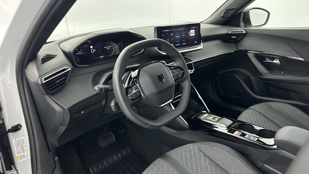 PEUGEOT 2008 II 1.2 Hybrid 145ch Allure e-DCS6 - ref: 8-GLI00012417 - Photo 6