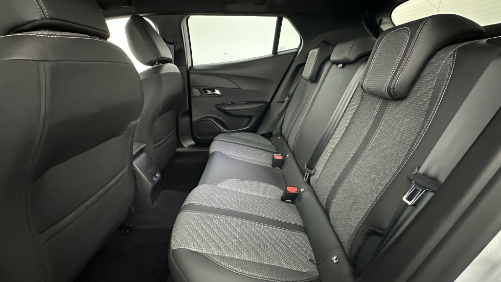 PEUGEOT 2008 II 1.2 Hybrid 145ch Allure e-DCS6 - ref: 8-GLI00012417 - Photo 9