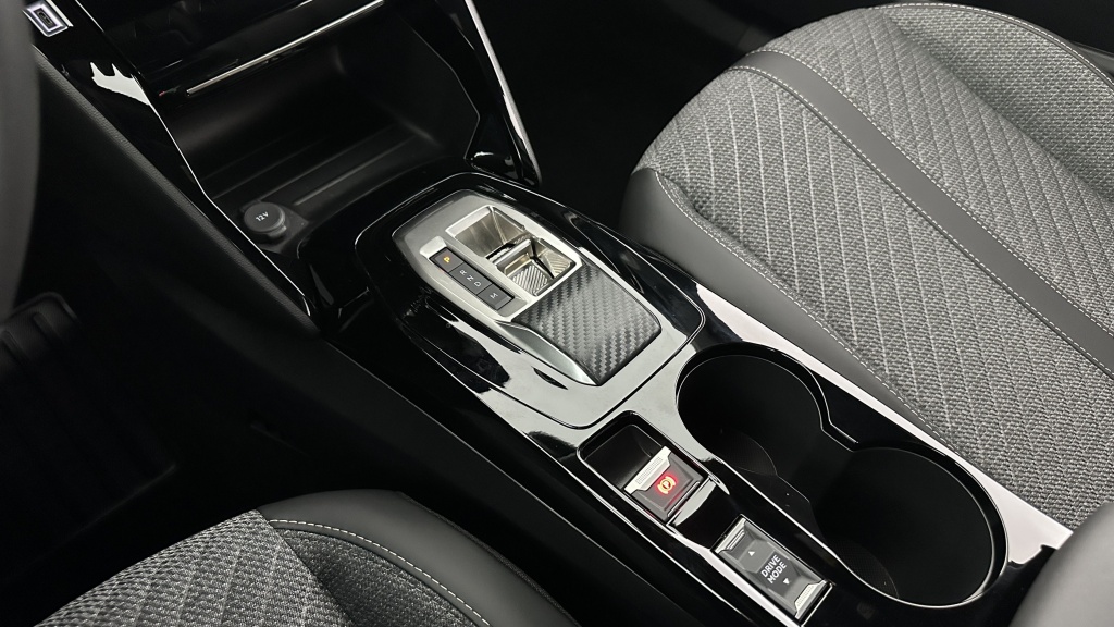 PEUGEOT 2008 II 1.2 Hybrid 145ch Allure e-DCS6 - ref: 8-GLI00012423 - Photo 17