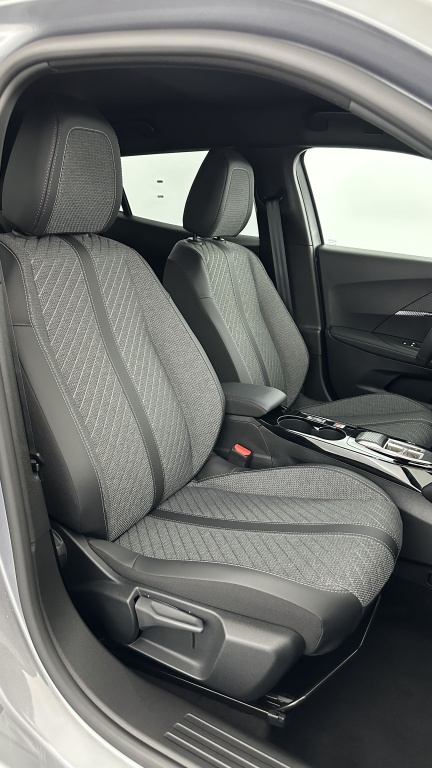 PEUGEOT 2008 II 1.2 Hybrid 145ch Allure e-DCS6 - ref: 8-GLI00012423 - Photo 18