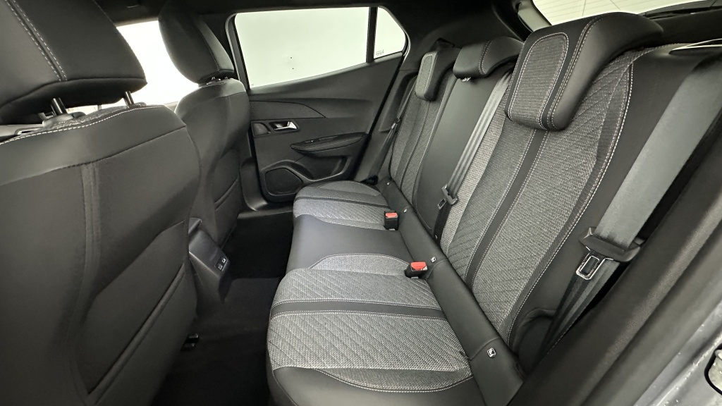 PEUGEOT 2008 II 1.2 Hybrid 145ch Allure e-DCS6 - ref: 8-GLI00012423 - Photo 9